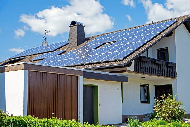 The benefits of solar batteries